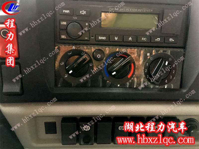 內(nèi)飾1.jpg