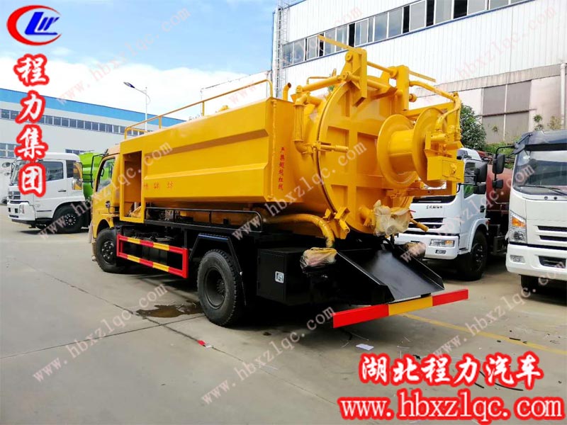 程力新款東風大多利卡聯(lián)合疏通清洗吸污車展現萬丈光芒