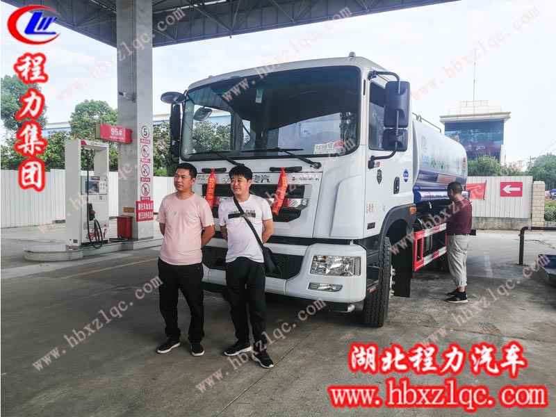 2019/05/31 鄭州吳總、唐總在程力專用汽車股份有限公司自提一輛12方東風(fēng)D9噴霧車，單號(hào)26729