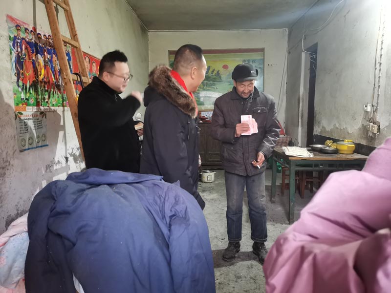 情系扶貧，湖北程力馬旭東馬主管帶領(lǐng)員工春節(jié)慰問送溫暖