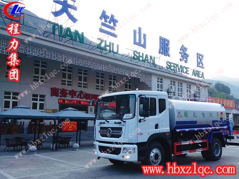 遙遠(yuǎn)的新疆，您的東風(fēng)D9多功能綠化灑水車(chē)我們送來(lái)了