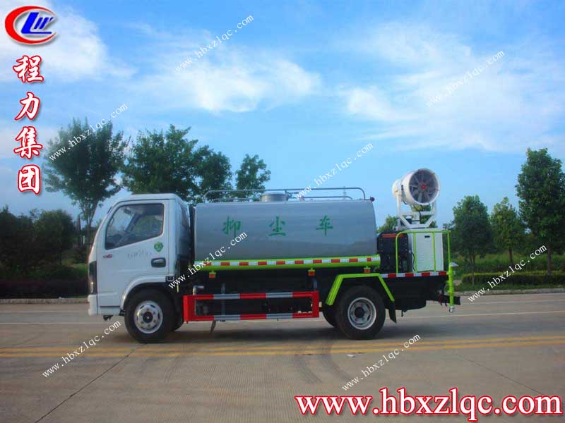天很藍(lán)，車很好，湖北程力集團(tuán)東風(fēng)福瑞卡抑塵車一車兩用