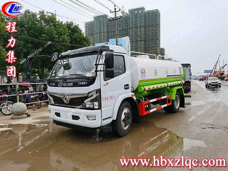 伴風(fēng)搭雨，程力集團東風(fēng)福瑞卡灑水車發(fā)往甘肅嘉峪關(guān)