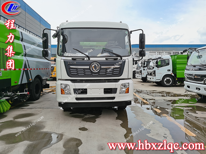 程力集團(tuán)東風(fēng)天錦掃路車發(fā)往山西太原，讓垃圾和樹葉說“拜拜”