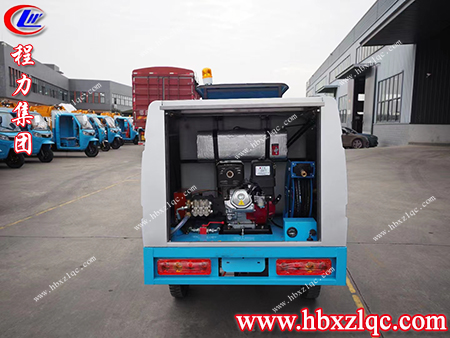 伸縮靈活，可360°旋轉(zhuǎn)，程力牌三輪高壓清洗車(chē)實(shí)現(xiàn)無(wú)死角清洗作業(yè)